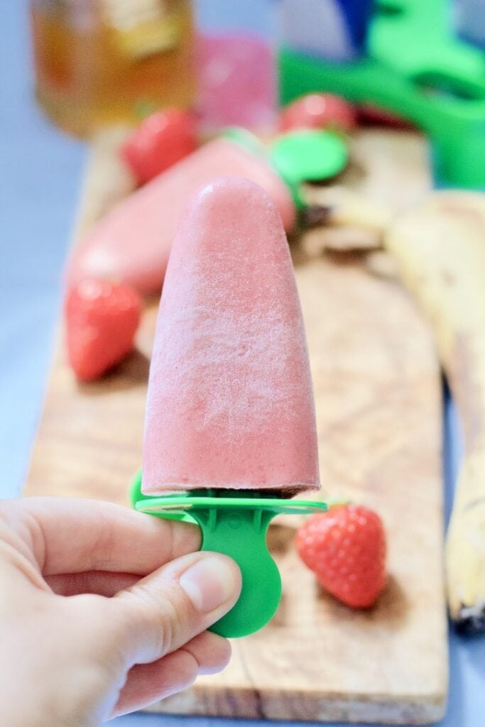Ice lolly held by a hand.