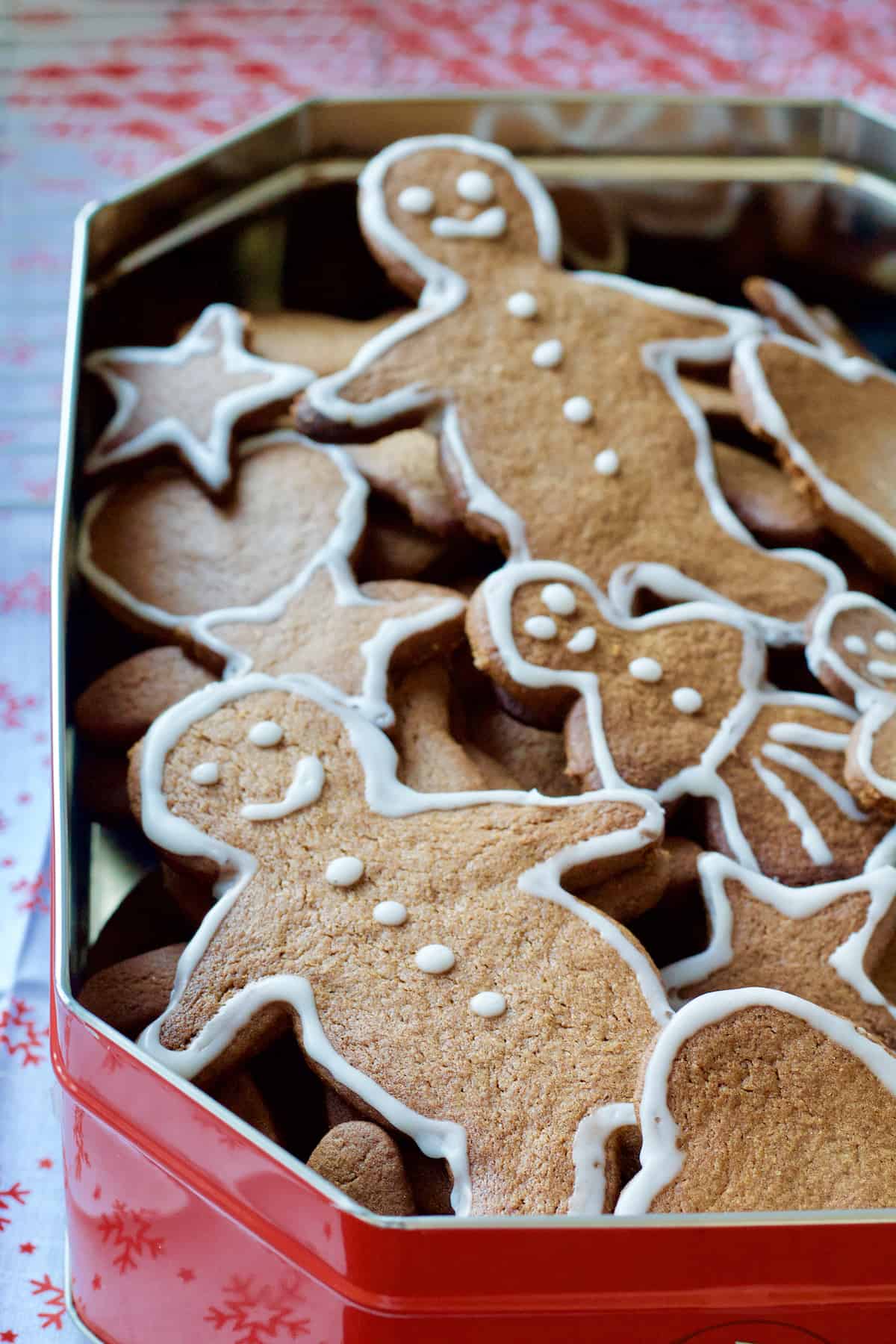 Decorated gingerbread biscuits in the tin.