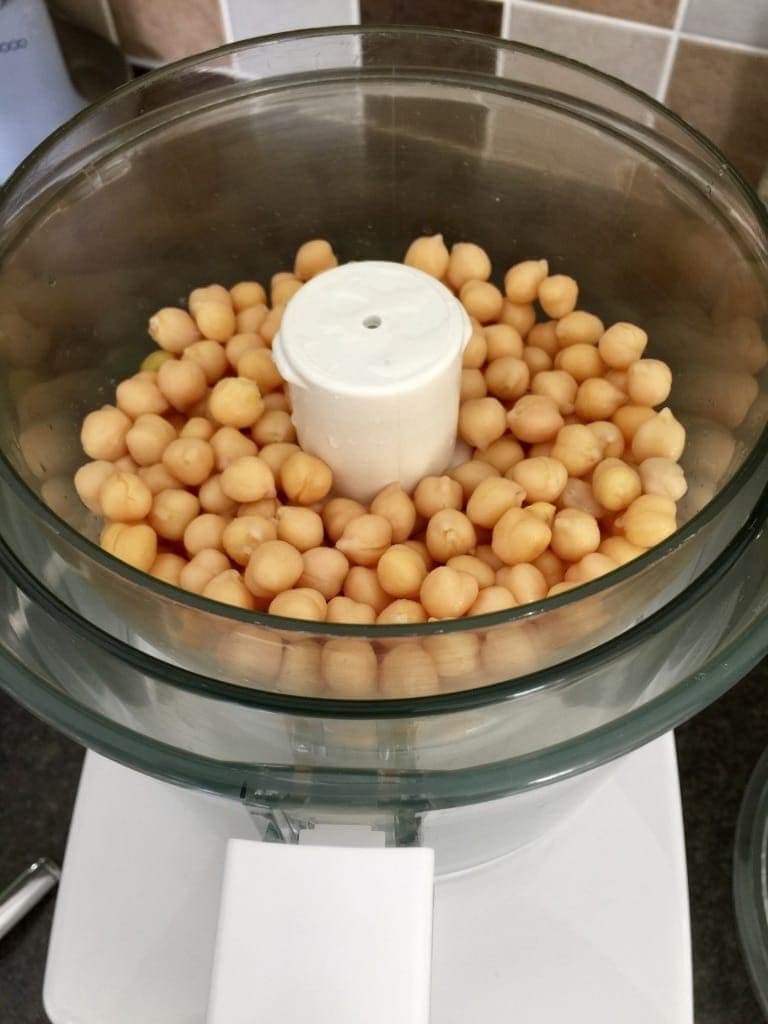Chickpeas in a food processor