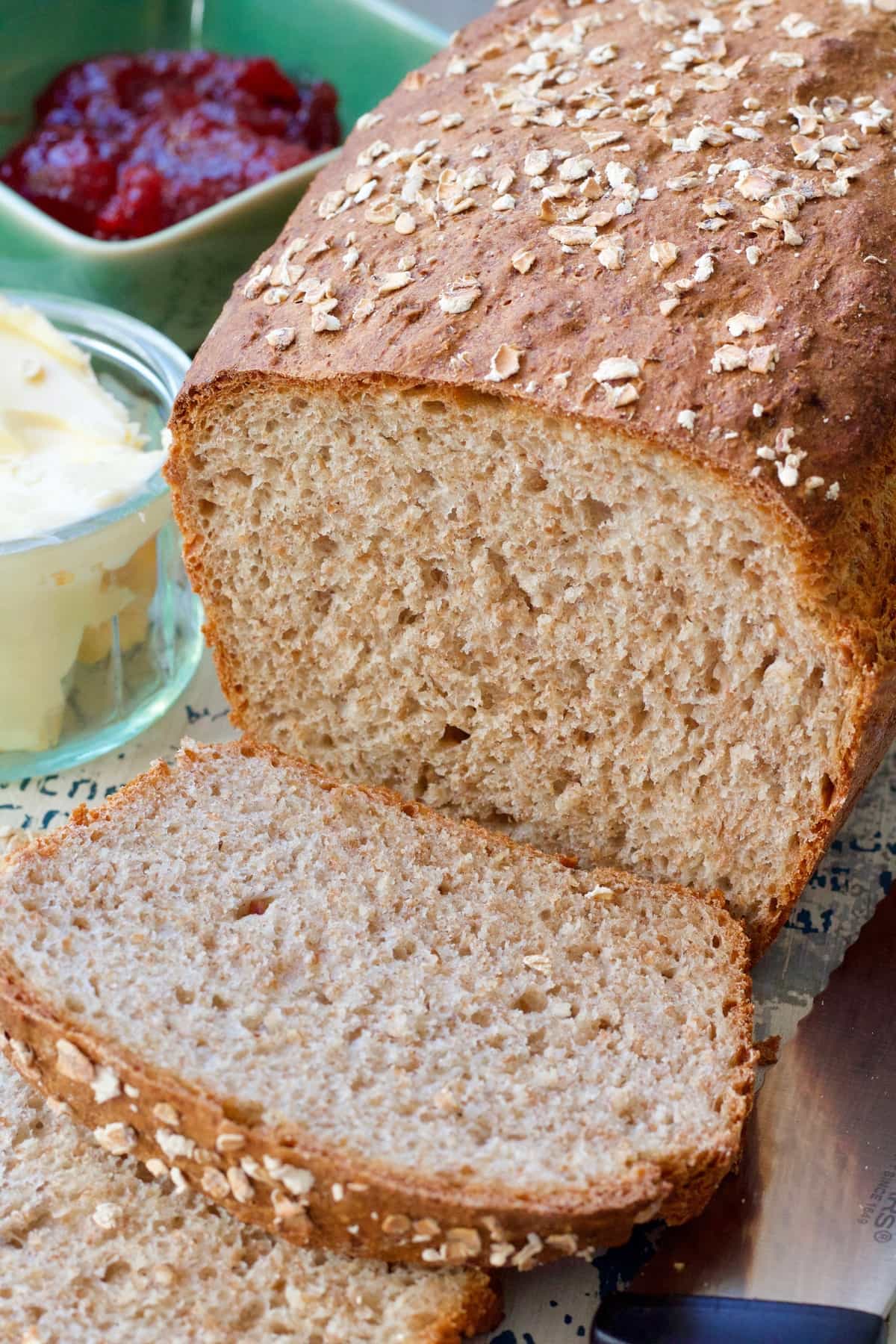 Close up of wholemeal bread loaf & slices.