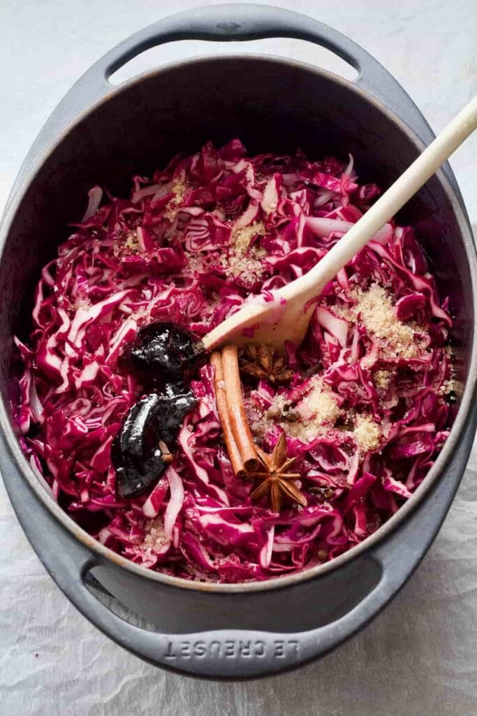 Pot with red cabbage, sugar, spices & redcurrant jelly.