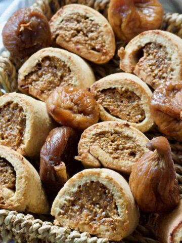Fig rolls with dried figs in a basket.