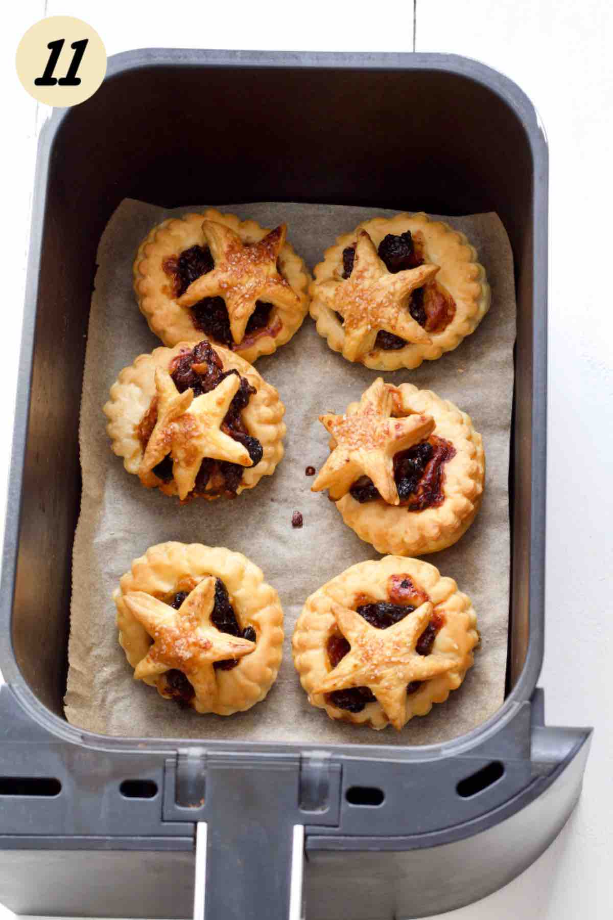 Puff pastry mince pies cooked in the air fryer.