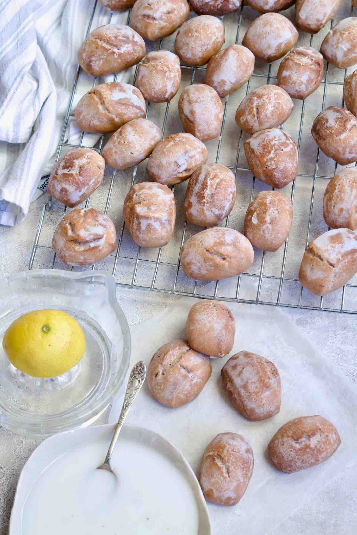 Iced pierniczki, icing, lemon on a glass juicer.