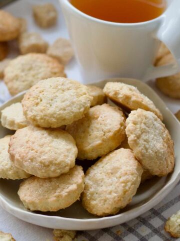 Close up of a plate with ammonia cookies.