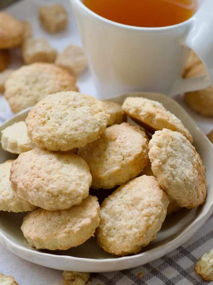 Close up of a plate with ammonia cookies.