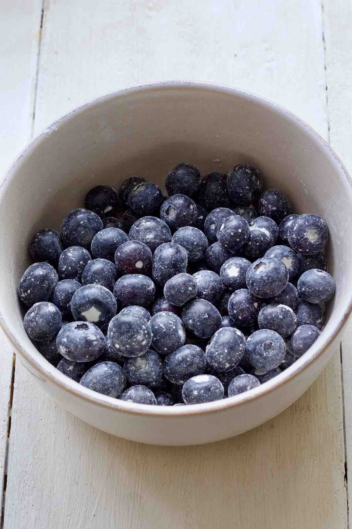Gently floured blueberries in a bowl.